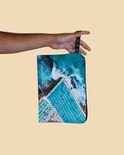 Load image into Gallery viewer, Icebergs Summer pouch
