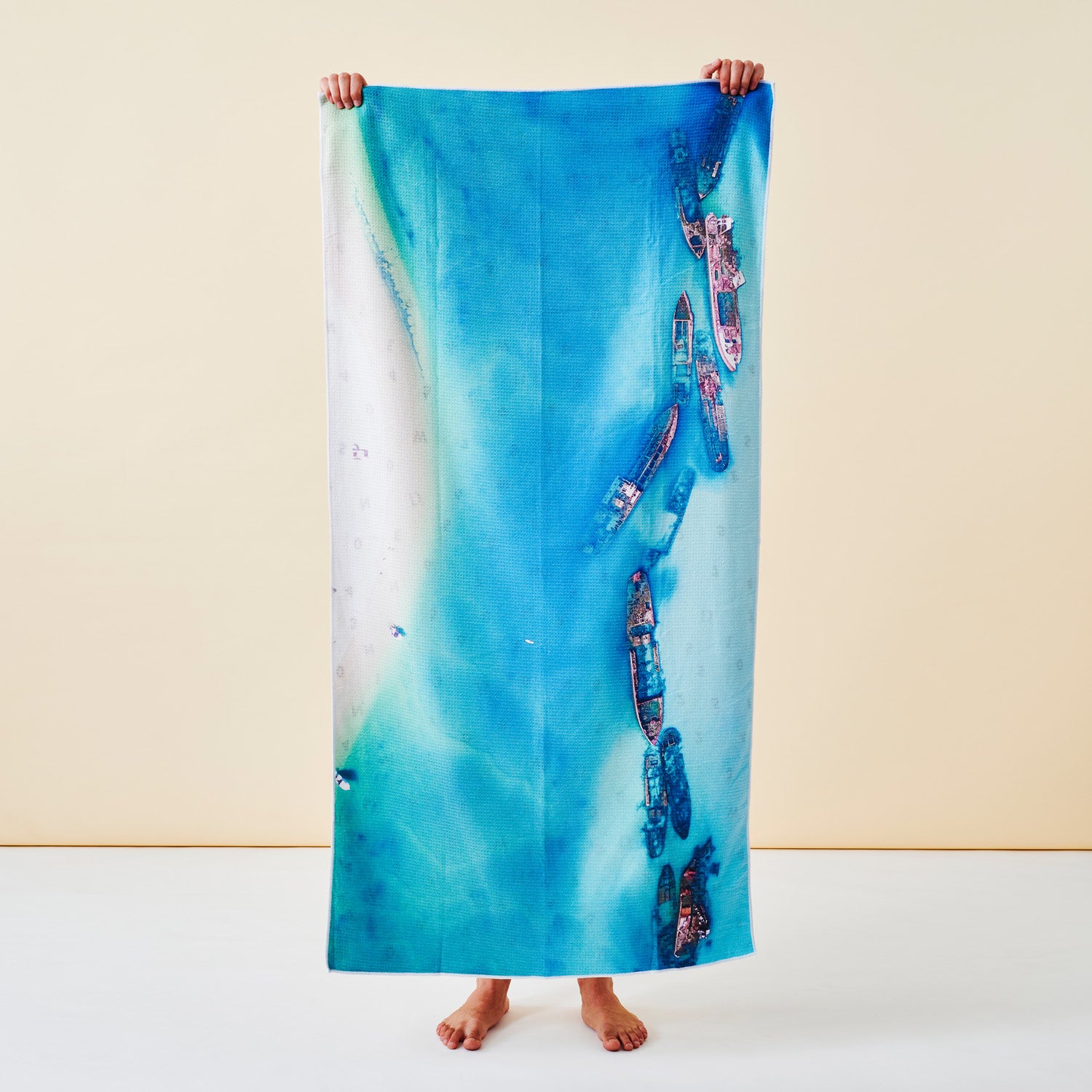 Shipwrecks beach towel
